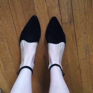 Nine West Pointed Toe Cut Out Flats